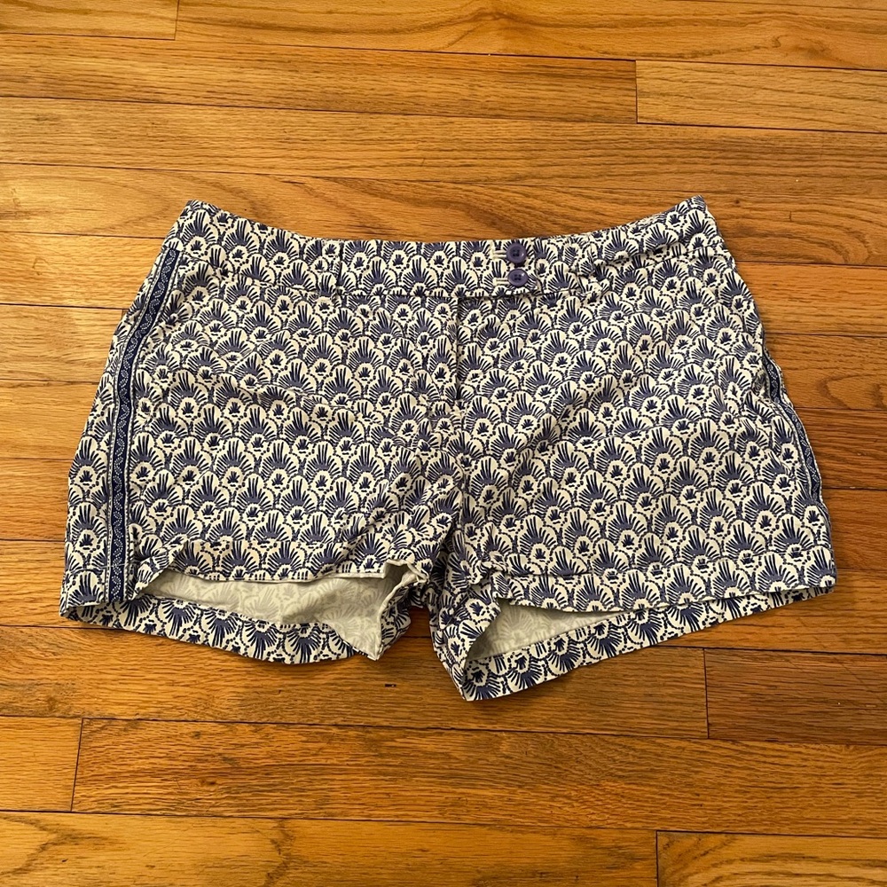 Blue and white design cotton shorts